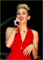 Miley Cyrus : miley-cyrus-1371416343.jpg