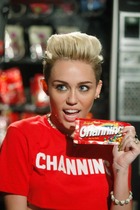 Miley Cyrus : miley-cyrus-1372010760.jpg