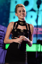 Miley Cyrus : miley-cyrus-1372705328.jpg