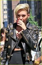 Miley Cyrus : miley-cyrus-1374260915.jpg