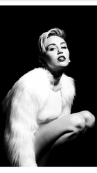 Miley Cyrus : miley-cyrus-1378059127.jpg
