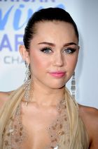Miley Cyrus : miley-cyrus-1379111401.jpg