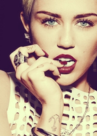 Miley Cyrus : miley-cyrus-1379443843.jpg