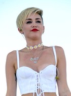 Miley Cyrus : miley-cyrus-1379807717.jpg