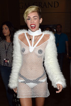 Miley Cyrus : miley-cyrus-1379958060.jpg