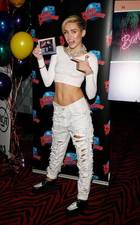 Miley Cyrus : miley-cyrus-1381334018.jpg