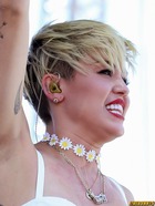 Miley Cyrus : miley-cyrus-1383718366.jpg