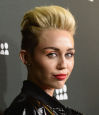 Miley Cyrus : miley-cyrus-1383933074.jpg
