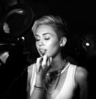 Miley Cyrus : miley-cyrus-1383945703.jpg