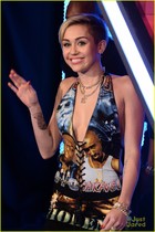 Miley Cyrus : miley-cyrus-1384196488.jpg