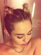 Miley Cyrus : miley-cyrus-1384280643.jpg