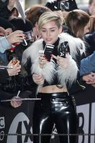 Miley Cyrus : miley-cyrus-1384376188.jpg