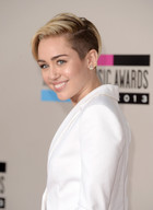 Miley Cyrus : miley-cyrus-1385404439.jpg
