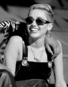 Miley Cyrus : miley-cyrus-1385905811.jpg
