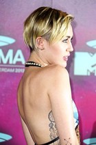 Miley Cyrus : miley-cyrus-1387070827.jpg