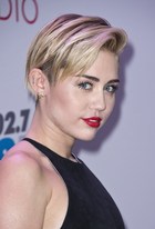Miley Cyrus : miley-cyrus-1387070890.jpg