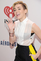 Miley Cyrus : miley-cyrus-1387071093.jpg
