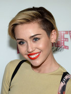 Miley Cyrus : miley-cyrus-1388487084.jpg