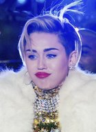 Miley Cyrus : miley-cyrus-1388858881.jpg