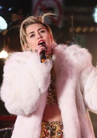 Miley Cyrus : miley-cyrus-1388864599.jpg