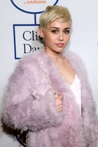 Miley Cyrus : miley-cyrus-1390755172.jpg