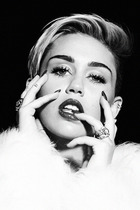 Miley Cyrus : miley-cyrus-1397747484.jpg