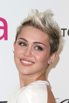 Miley Cyrus : miley-cyrus-1397957517.jpg