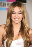 Miley Cyrus : miley-cyrus-1400955901.jpg
