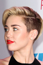 Miley Cyrus : miley-cyrus-1401292073.jpg