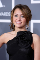 Miley Cyrus : miley-cyrus-1401553140.jpg