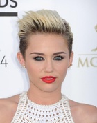 Miley Cyrus : miley-cyrus-1425212102.jpg
