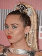 Miley Cyrus : miley-cyrus-1445753542.jpg