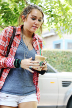 Miley Cyrus : miley_cyrus_1251751781.jpg