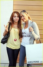Miley Cyrus : miley_cyrus_1257632794.jpg