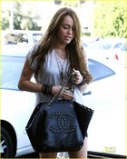 Miley Cyrus : miley_cyrus_1262625518.jpg