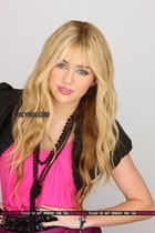 Miley Cyrus : miley_cyrus_1285026781.jpg