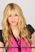 Miley Cyrus : miley_cyrus_1285026847.jpg