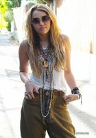 Miley Cyrus : miley_cyrus_1289356032.jpg