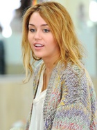 Miley Cyrus : miley_cyrus_1291050609.jpg