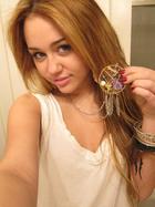Miley Cyrus : miley_cyrus_1291488763.jpg