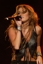 Miley Cyrus : miley_cyrus_1292601419.jpg