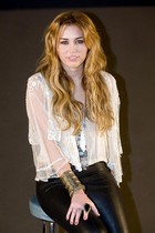 Miley Cyrus : miley_cyrus_1292727456.jpg
