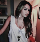 Miley Cyrus : miley_cyrus_1301434013.jpg