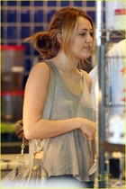 Miley Cyrus : miley_cyrus_1303064279.jpg