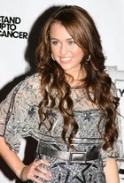 Miley Cyrus : miley_cyrus_1306077694.jpg