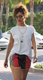 Rihanna : rihanna-1325613586.jpg