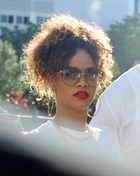 Rihanna : rihanna-1325613797.jpg