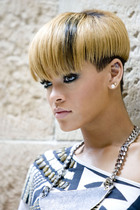 Rihanna : rihanna-1326305226.jpg