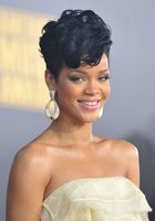 Rihanna : rihanna-1326676885.jpg