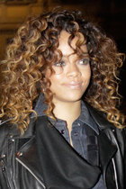 Rihanna : rihanna-1329957302.jpg